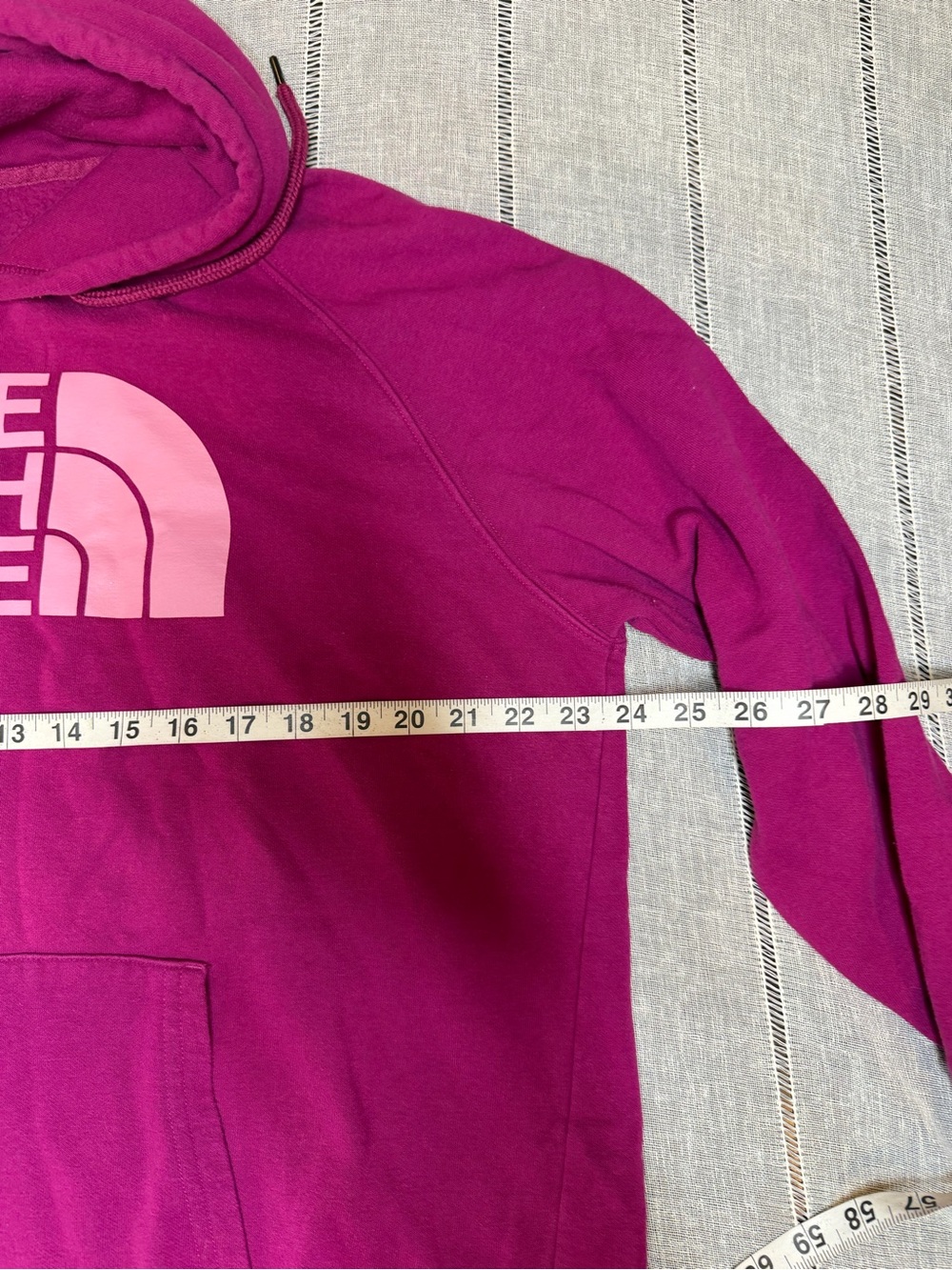 The North Face Women's Berry Pullover Hoodie with White Logo - Picture 8 of 10